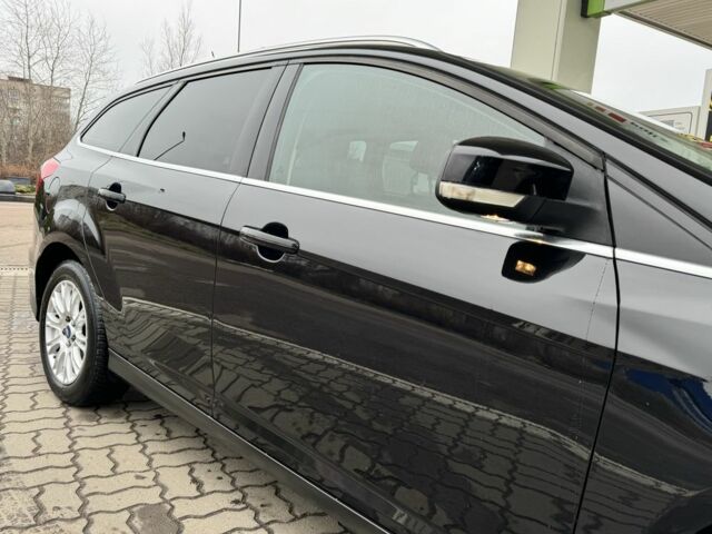 Черный Форд Фокус, объемом двигателя 1.6 л и пробегом 243 тыс. км за 8350 $, фото 3 на Automoto.ua