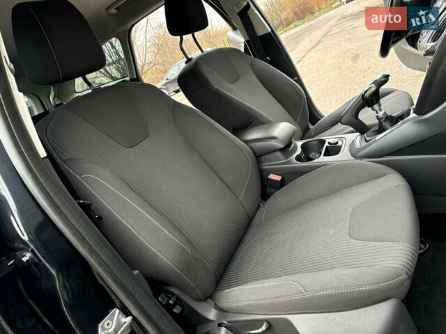 Черный Форд Фокус, объемом двигателя 1.6 л и пробегом 243 тыс. км за 8350 $, фото 91 на Automoto.ua