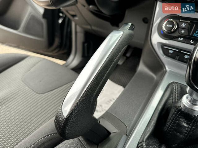 Черный Форд Фокус, объемом двигателя 1.6 л и пробегом 243 тыс. км за 8350 $, фото 98 на Automoto.ua