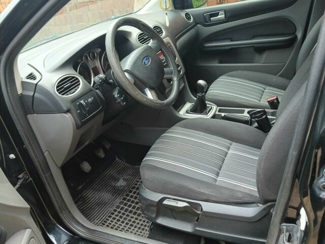 Черный Форд Фокус, объемом двигателя 1.6 л и пробегом 299 тыс. км за 5550 $, фото 4 на Automoto.ua