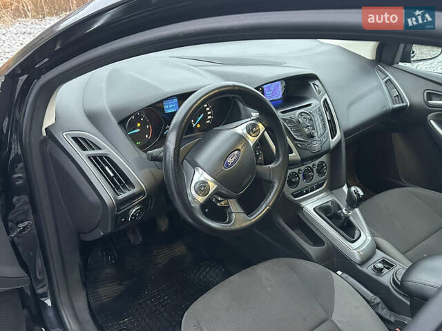 Черный Форд Фокус, объемом двигателя 1.6 л и пробегом 233 тыс. км за 6400 $, фото 4 на Automoto.ua