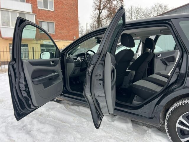 Черный Форд Фокус, объемом двигателя 1.6 л и пробегом 138 тыс. км за 6400 $, фото 11 на Automoto.ua