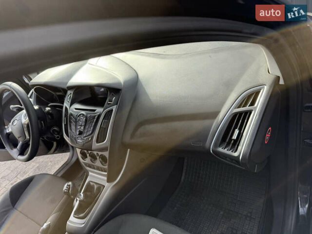 Черный Форд Фокус, объемом двигателя 1.6 л и пробегом 205 тыс. км за 7000 $, фото 14 на Automoto.ua