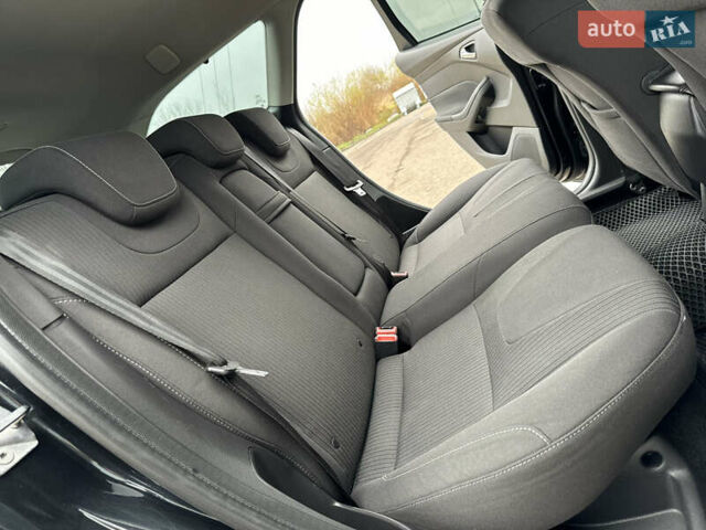 Черный Форд Фокус, объемом двигателя 1.6 л и пробегом 243 тыс. км за 8350 $, фото 105 на Automoto.ua