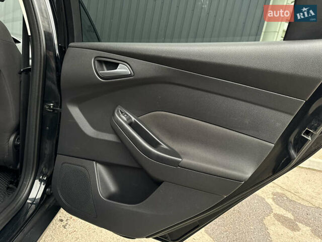 Черный Форд Фокус, объемом двигателя 1.6 л и пробегом 243 тыс. км за 8350 $, фото 102 на Automoto.ua