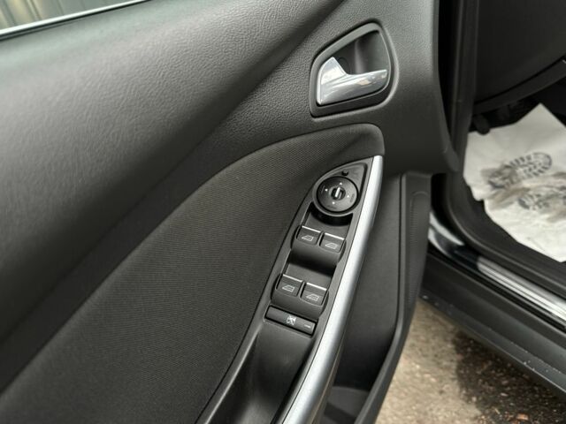 Черный Форд Фокус, объемом двигателя 1.6 л и пробегом 243 тыс. км за 8350 $, фото 16 на Automoto.ua