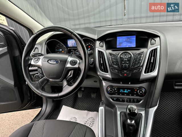 Черный Форд Фокус, объемом двигателя 1.6 л и пробегом 243 тыс. км за 8350 $, фото 94 на Automoto.ua