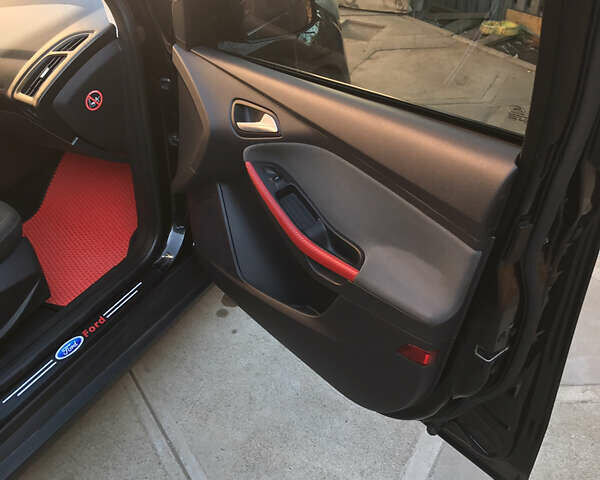 Черный Форд Фокус, объемом двигателя 1.6 л и пробегом 250 тыс. км за 6700 $, фото 10 на Automoto.ua