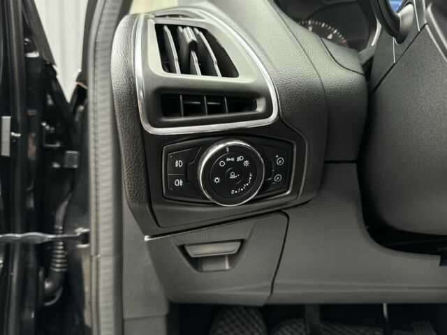 Черный Форд Фокус, объемом двигателя 1.6 л и пробегом 243 тыс. км за 8350 $, фото 18 на Automoto.ua