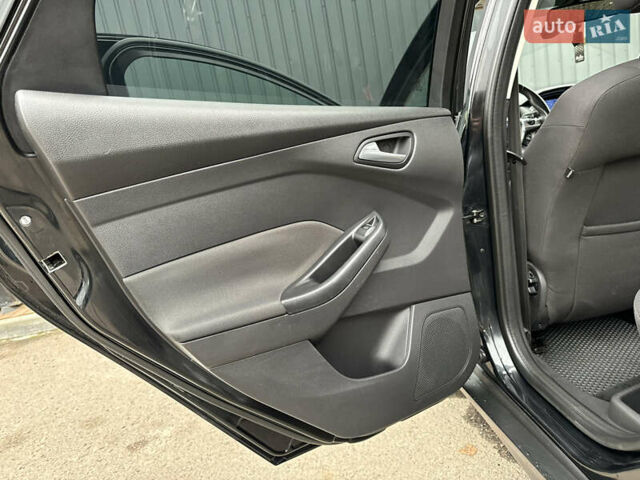 Черный Форд Фокус, объемом двигателя 1.6 л и пробегом 243 тыс. км за 8350 $, фото 79 на Automoto.ua