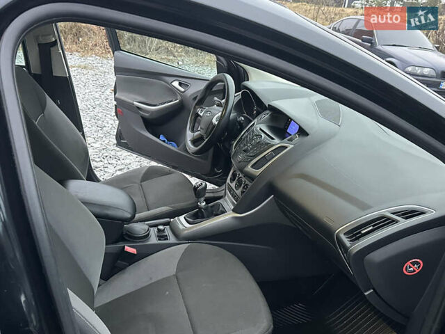 Черный Форд Фокус, объемом двигателя 1.6 л и пробегом 233 тыс. км за 6400 $, фото 2 на Automoto.ua