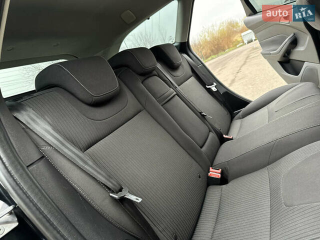 Черный Форд Фокус, объемом двигателя 1.6 л и пробегом 243 тыс. км за 8350 $, фото 109 на Automoto.ua