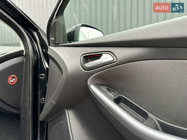 Черный Форд Фокус, объемом двигателя 1.6 л и пробегом 243 тыс. км за 8350 $, фото 89 на Automoto.ua