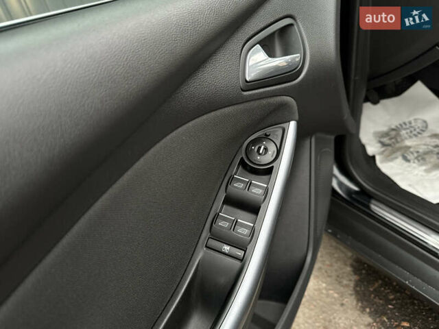 Черный Форд Фокус, объемом двигателя 1.6 л и пробегом 243 тыс. км за 8350 $, фото 61 на Automoto.ua