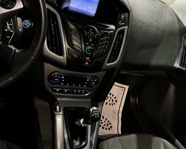 Черный Форд Фокус, объемом двигателя 1.6 л и пробегом 238 тыс. км за 8400 $, фото 9 на Automoto.ua