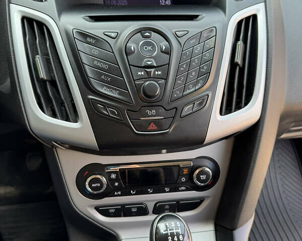 Черный Форд Фокус, объемом двигателя 1.6 л и пробегом 239 тыс. км за 8200 $, фото 13 на Automoto.ua