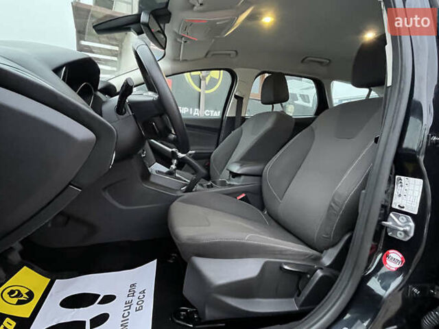 Черный Форд Фокус, объемом двигателя 1.6 л и пробегом 227 тыс. км за 8300 $, фото 13 на Automoto.ua