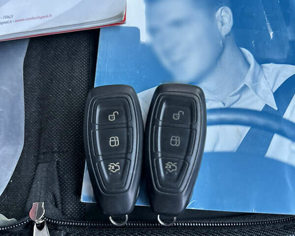 Черный Форд Фокус, объемом двигателя 1.6 л и пробегом 205 тыс. км за 7200 $, фото 45 на Automoto.ua