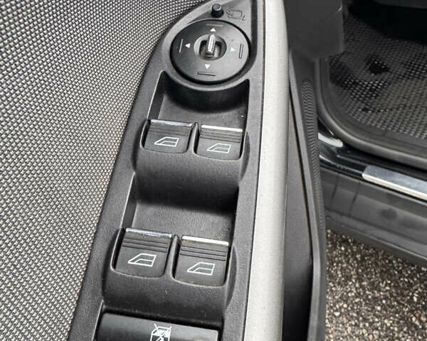 Черный Форд Фокус, объемом двигателя 1.6 л и пробегом 281 тыс. км за 7300 $, фото 13 на Automoto.ua