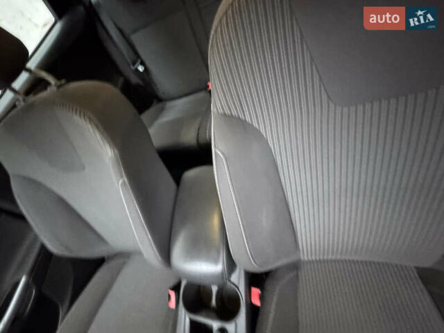 Чорний Форд Фокус, об'ємом двигуна 1.6 л та пробігом 227 тис. км за 8299 $, фото 11 на Automoto.ua