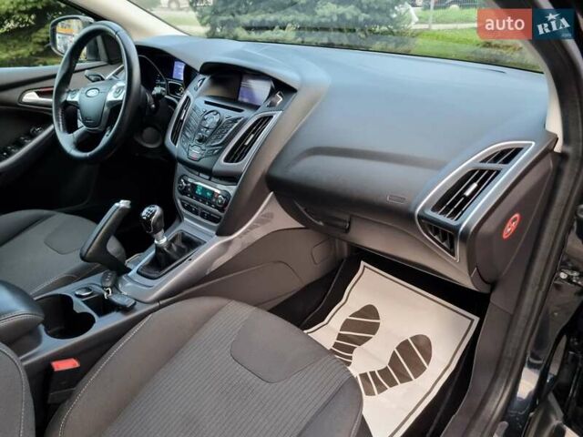 Черный Форд Фокус, объемом двигателя 1.6 л и пробегом 215 тыс. км за 8400 $, фото 28 на Automoto.ua