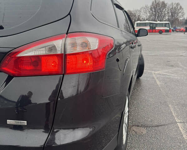 Черный Форд Фокус, объемом двигателя 1.6 л и пробегом 281 тыс. км за 7300 $, фото 6 на Automoto.ua