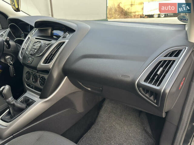 Чорний Форд Фокус, об'ємом двигуна 1.6 л та пробігом 224 тис. км за 7500 $, фото 73 на Automoto.ua