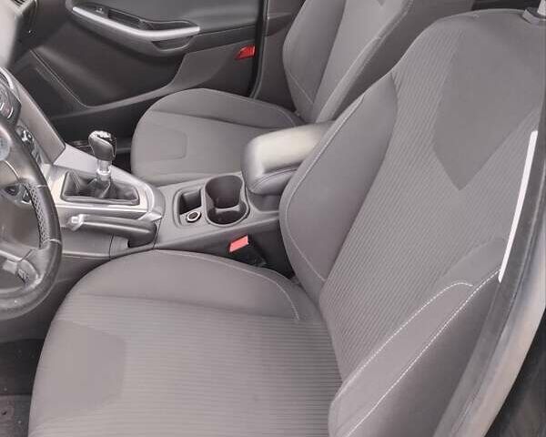 Черный Форд Фокус, объемом двигателя 1.6 л и пробегом 182 тыс. км за 8200 $, фото 50 на Automoto.ua