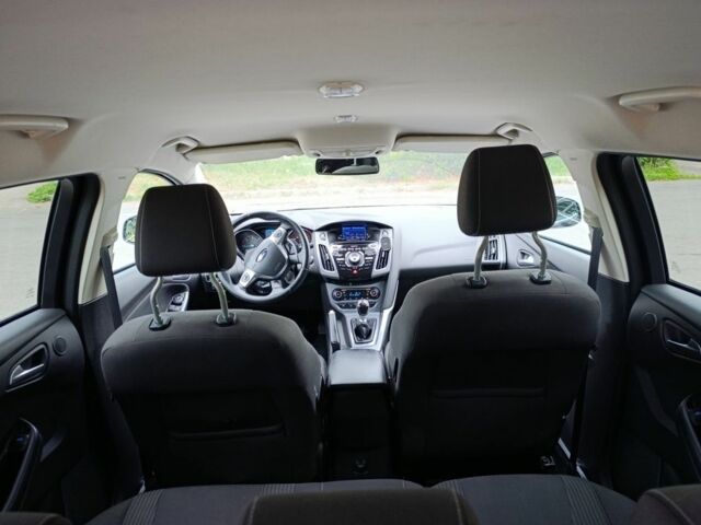 Черный Форд Фокус, объемом двигателя 1.6 л и пробегом 228 тыс. км за 7600 $, фото 5 на Automoto.ua