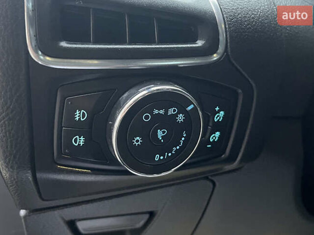 Черный Форд Фокус, объемом двигателя 1.6 л и пробегом 227 тыс. км за 8300 $, фото 12 на Automoto.ua