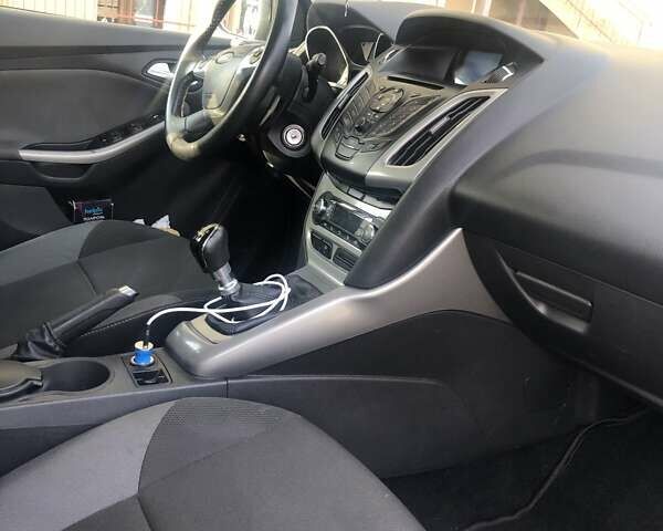 Черный Форд Фокус, объемом двигателя 1.6 л и пробегом 214 тыс. км за 8200 $, фото 7 на Automoto.ua