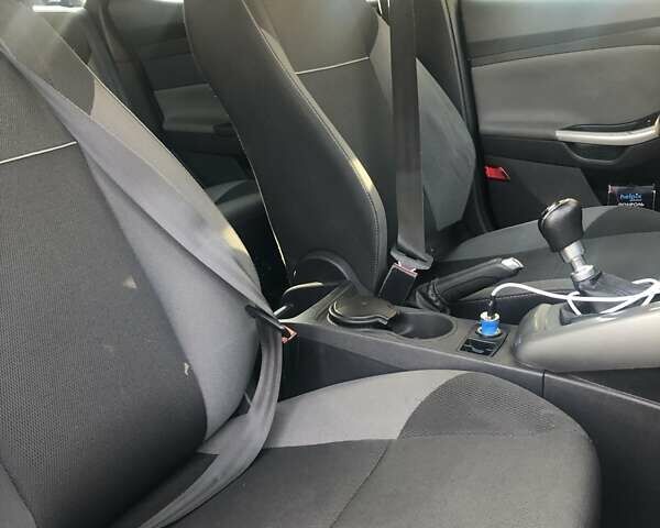 Черный Форд Фокус, объемом двигателя 1.6 л и пробегом 214 тыс. км за 8200 $, фото 8 на Automoto.ua