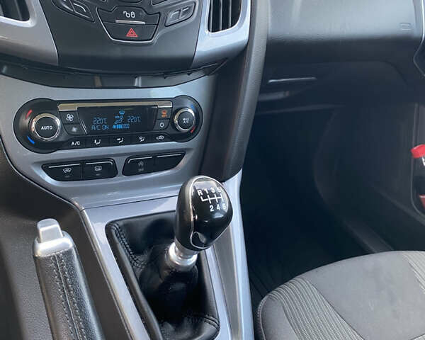 Форд Фокус 2012 у Сокале на Automoto.ua Чорний Форд Фокус, об'ємом двигуна 1.6 л та пробігом 275 тис. км за 8355 $, фото 6 на Automoto.ua