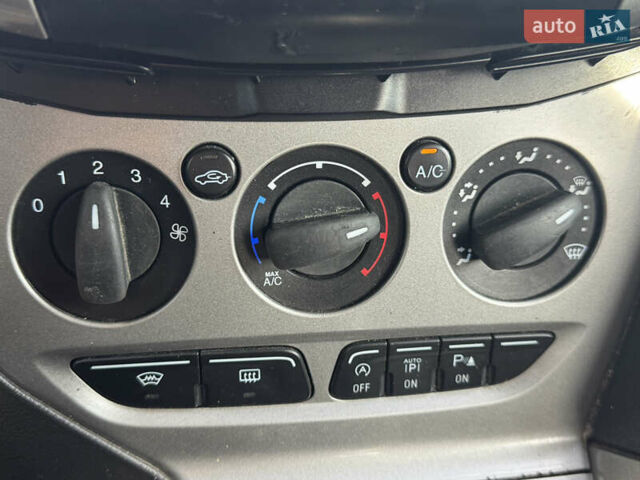 Черный Форд Фокус, объемом двигателя 1.6 л и пробегом 264 тыс. км за 6400 $, фото 14 на Automoto.ua
