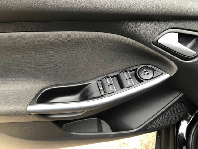 Черный Форд Фокус, объемом двигателя 1.6 л и пробегом 214 тыс. км за 7799 $, фото 18 на Automoto.ua