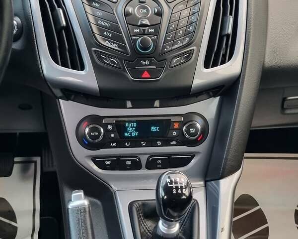 Черный Форд Фокус, объемом двигателя 1.6 л и пробегом 215 тыс. км за 8100 $, фото 25 на Automoto.ua