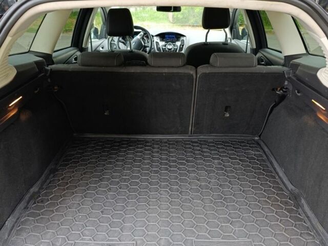 Черный Форд Фокус, объемом двигателя 1.6 л и пробегом 228 тыс. км за 7600 $, фото 6 на Automoto.ua