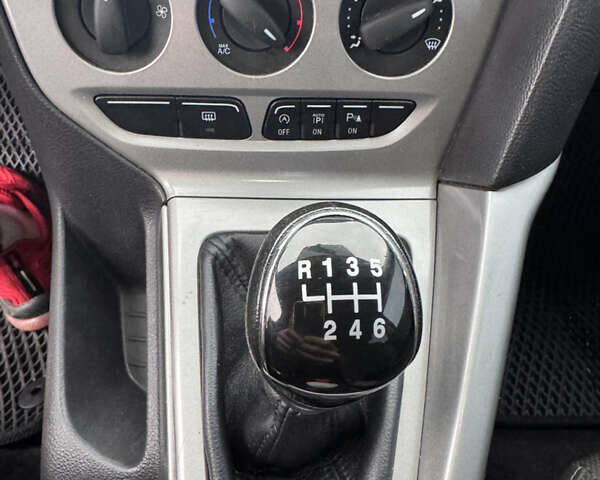 Черный Форд Фокус, объемом двигателя 1.6 л и пробегом 281 тыс. км за 7300 $, фото 16 на Automoto.ua