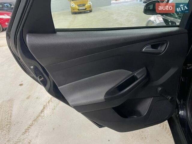 Черный Форд Фокус, объемом двигателя 1.6 л и пробегом 213 тыс. км за 7900 $, фото 28 на Automoto.ua