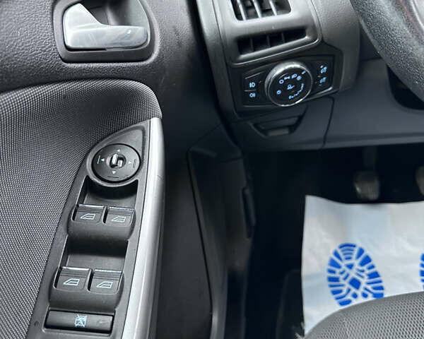 Чорний Форд Фокус, об'ємом двигуна 1.6 л та пробігом 269 тис. км за 6950 $, фото 26 на Automoto.ua