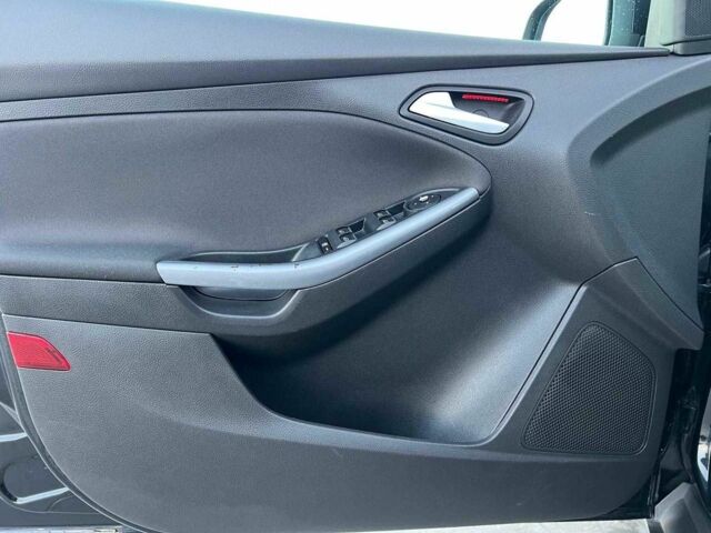 Черный Форд Фокус, объемом двигателя 1.6 л и пробегом 295 тыс. км за 6940 $, фото 14 на Automoto.ua