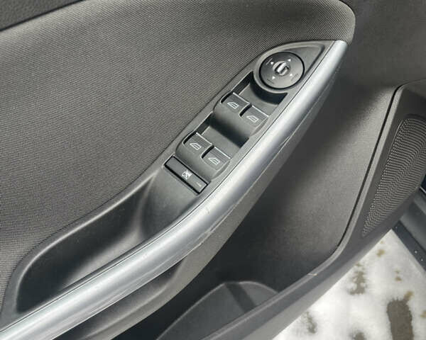 Черный Форд Фокус, объемом двигателя 1.6 л и пробегом 260 тыс. км за 7750 $, фото 10 на Automoto.ua