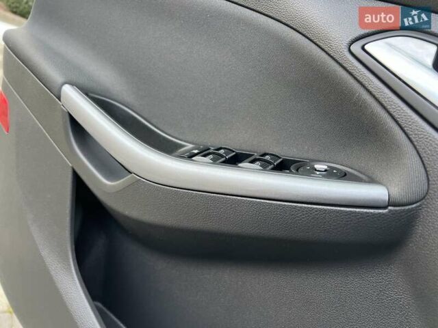 Чорний Форд Фокус, об'ємом двигуна 1.6 л та пробігом 218 тис. км за 8950 $, фото 86 на Automoto.ua