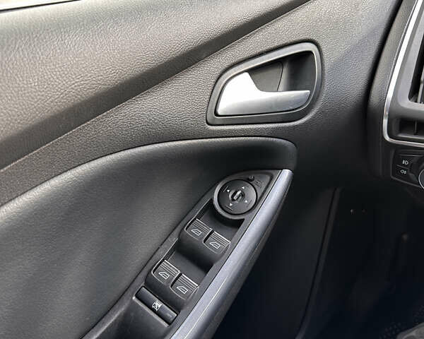 Черный Форд Фокус, объемом двигателя 1.6 л и пробегом 206 тыс. км за 9200 $, фото 12 на Automoto.ua