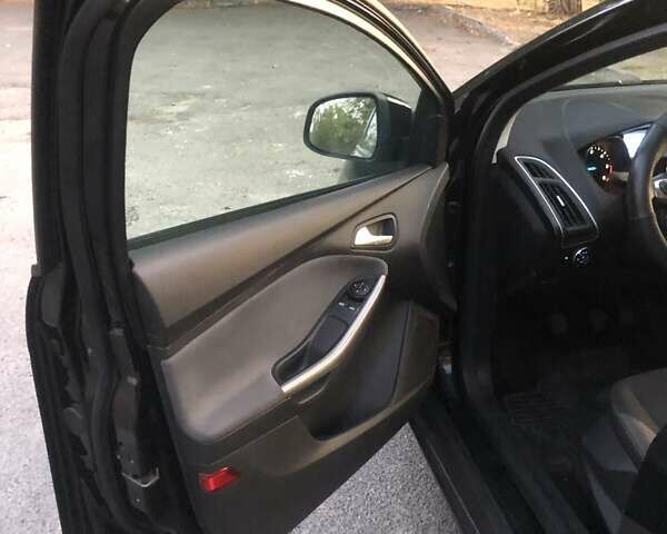 Черный Форд Фокус, объемом двигателя 1.6 л и пробегом 330 тыс. км за 7700 $, фото 6 на Automoto.ua