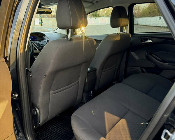 Черный Форд Фокус, объемом двигателя 2 л и пробегом 183 тыс. км за 8800 $, фото 10 на Automoto.ua