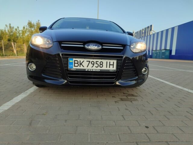 Черный Форд Фокус, объемом двигателя 1.6 л и пробегом 190 тыс. км за 8000 $, фото 1 на Automoto.ua