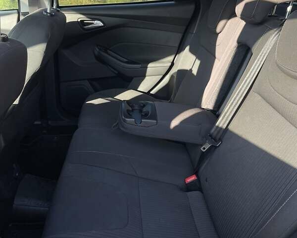 Черный Форд Фокус, объемом двигателя 1.6 л и пробегом 299 тыс. км за 6450 $, фото 9 на Automoto.ua