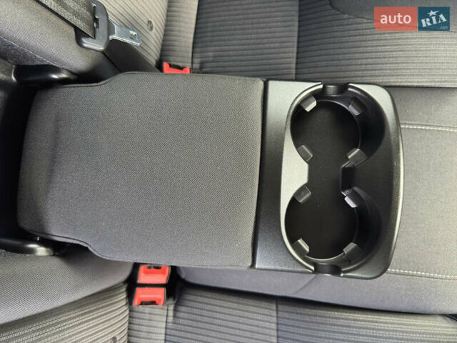 Чорний Форд Фокус, об'ємом двигуна 1.6 л та пробігом 278 тис. км за 8599 $, фото 90 на Automoto.ua