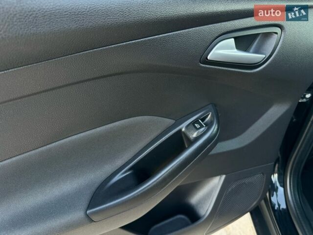 Черный Форд Фокус, объемом двигателя 1.6 л и пробегом 210 тыс. км за 8998 $, фото 135 на Automoto.ua